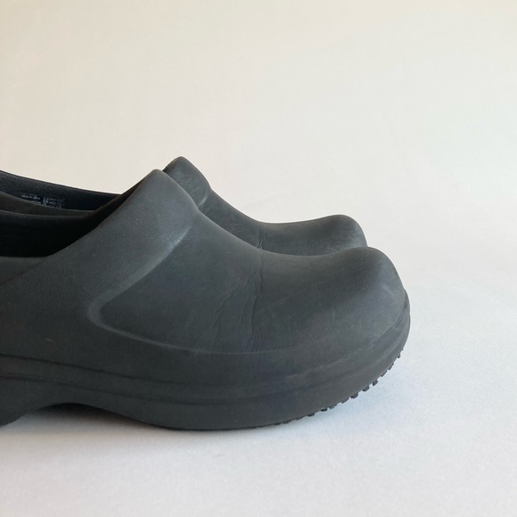 Crocs Comfort Black Rubber Clogs size 7 - Picture 5 of 16